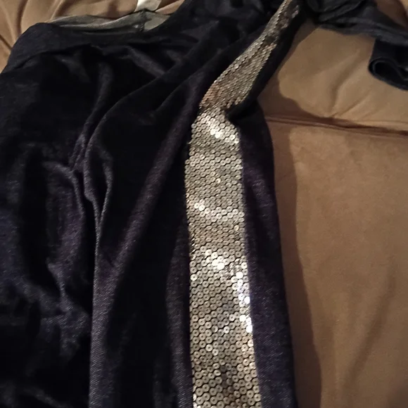 NWOT VENUS Cold Shoulder Black and Silver Dress - Picture 6 of 7